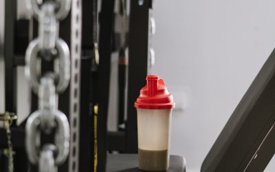 Cómo elegir una buena proteína en polvo: whey, leucina y ganancia muscular